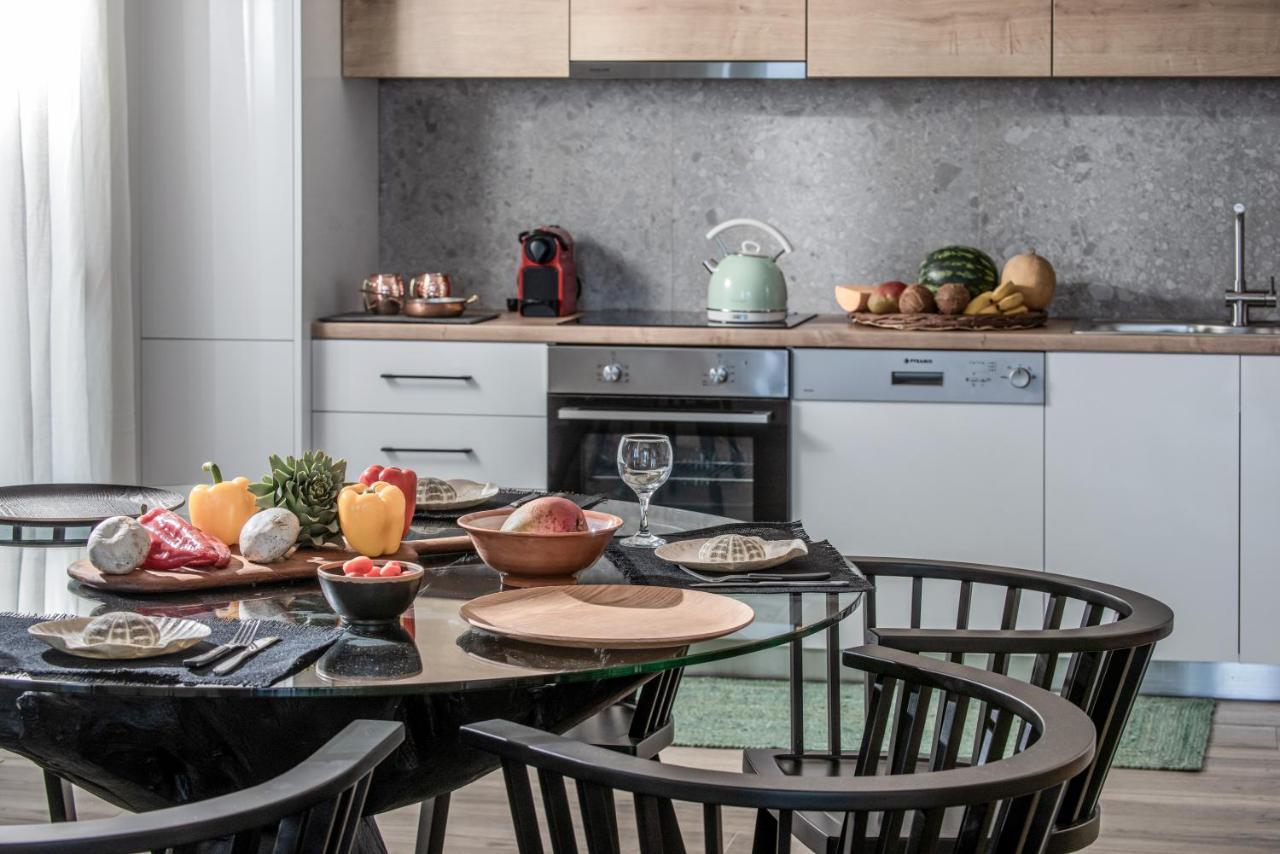 Khroma Luxury Suite 1 Beach Front Apartment Херсониссос Экстерьер фото