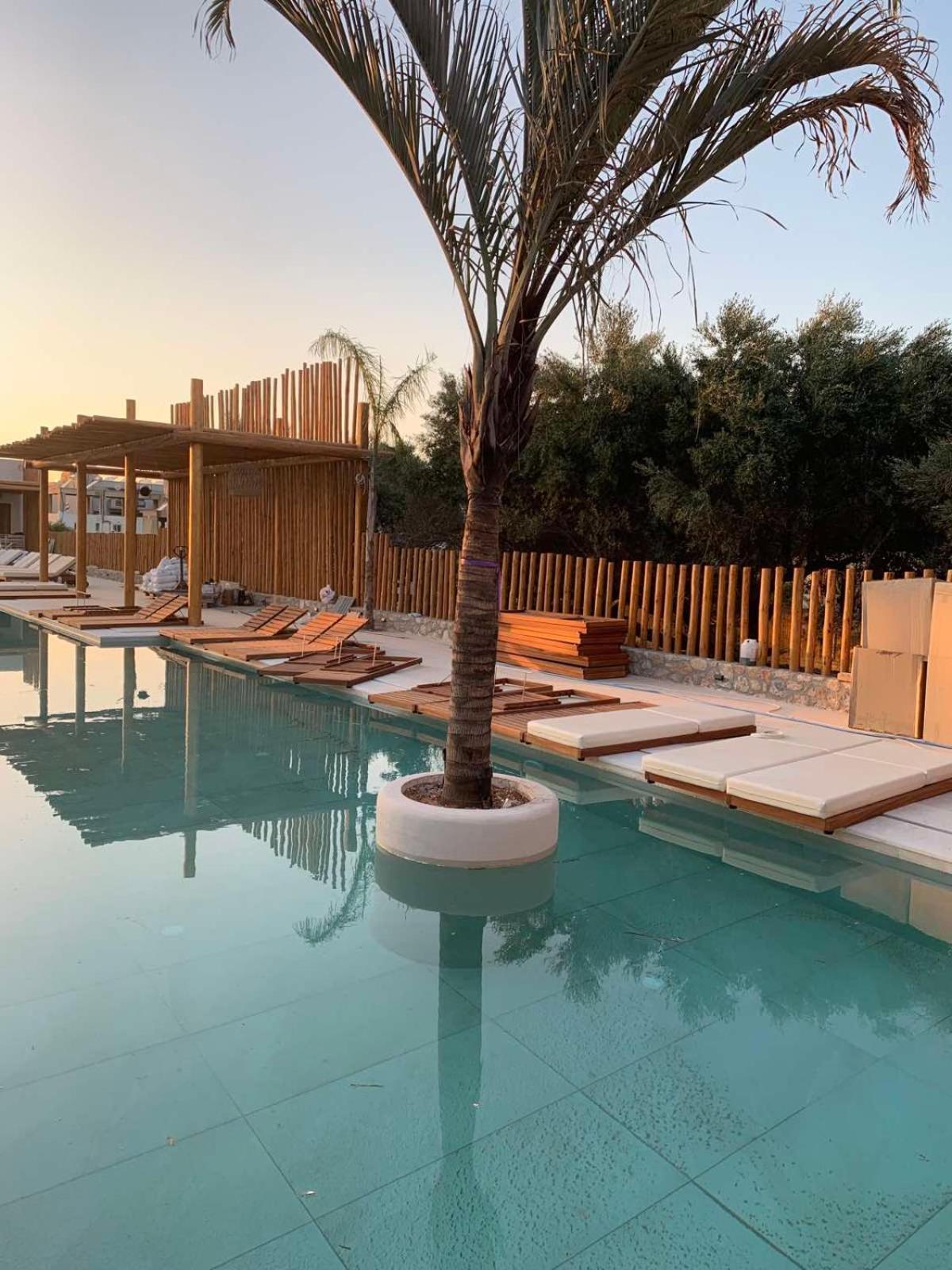 Khroma Luxury Suite 1 Beach Front Apartment Херсониссос Экстерьер фото